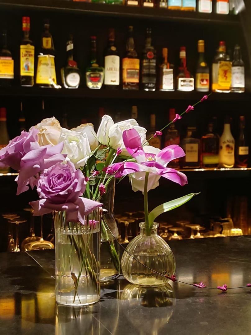 重慶酒吧裝修效果圖，非常有格調(diào)，燈光柔和