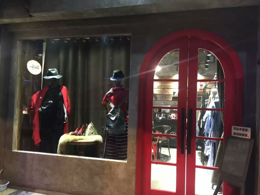 重慶服裝店設(shè)計(jì)裝修.jpg