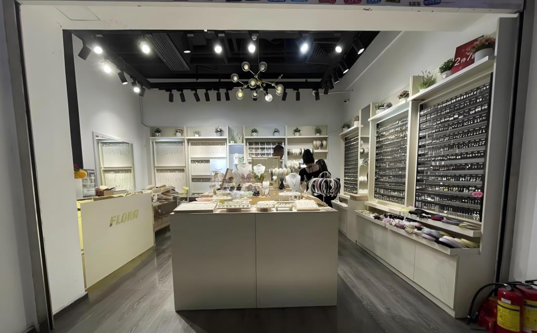 重慶店面裝修多少錢(qián)一平米？2025年報(bào)價(jià)解析+省錢(qián)避坑全攻略